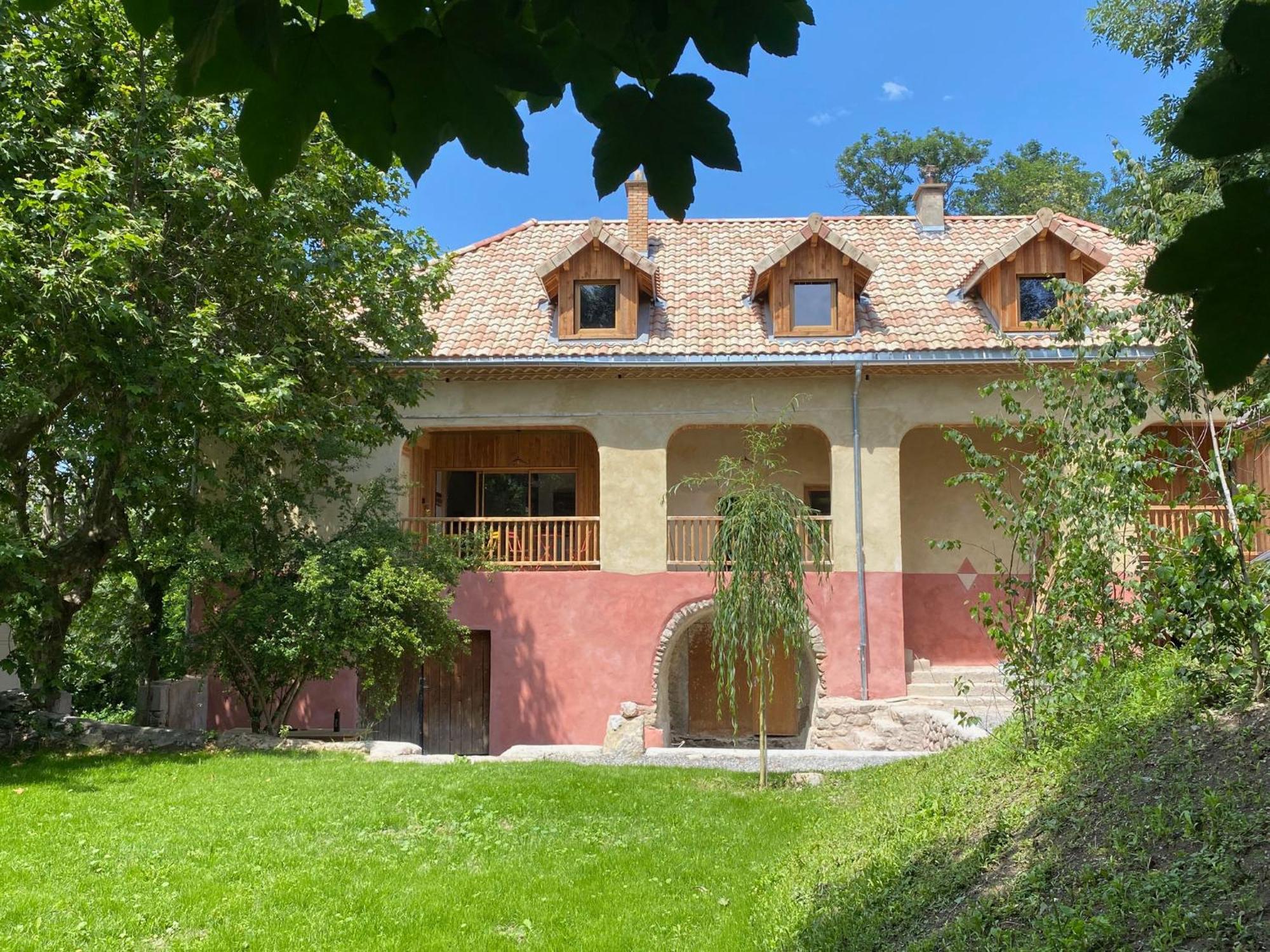 Les Cabanes Du Dauphine Et Gites A La Ferme Gap Esterno foto