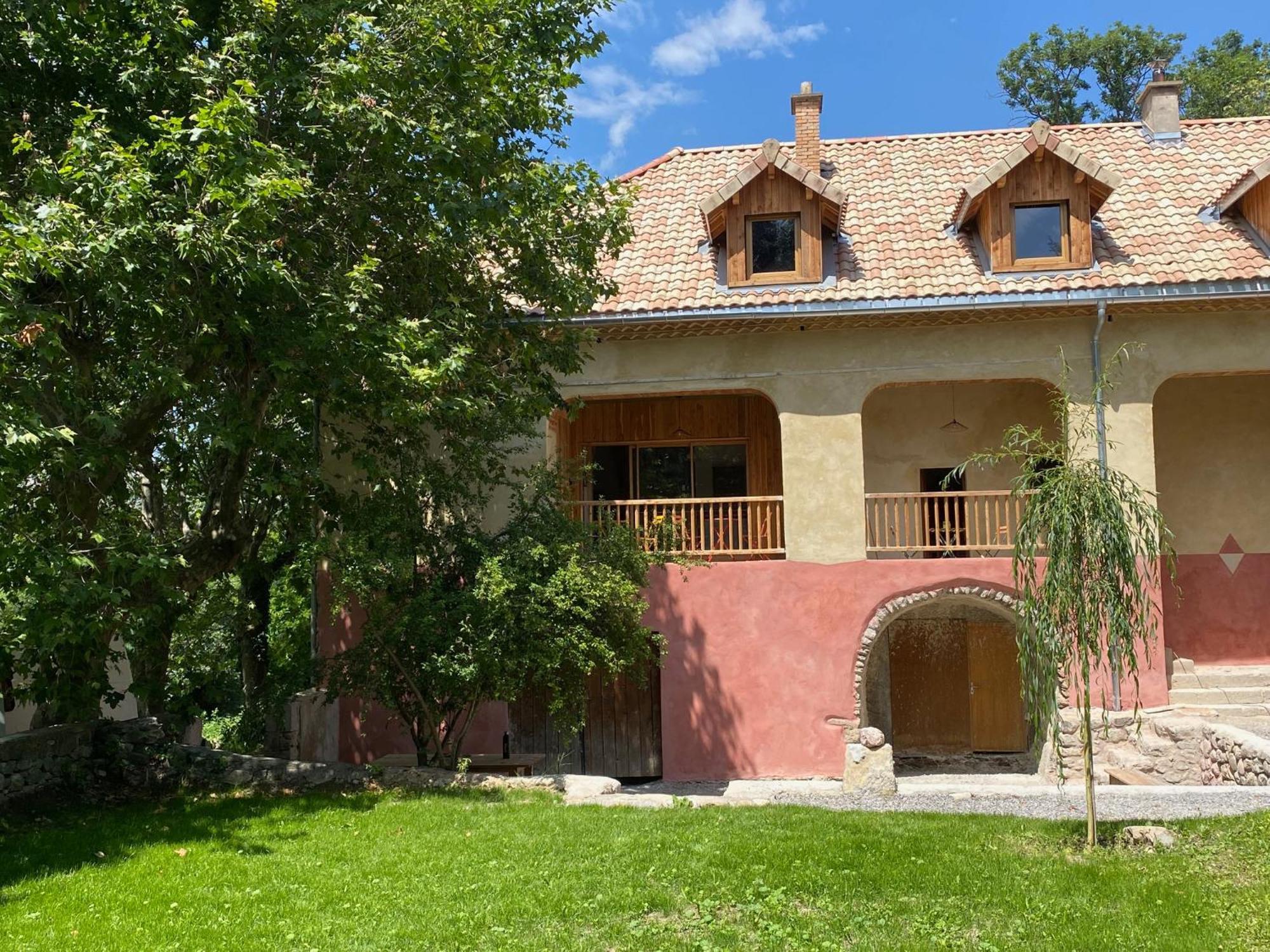 Les Cabanes Du Dauphine Et Gites A La Ferme Gap Esterno foto