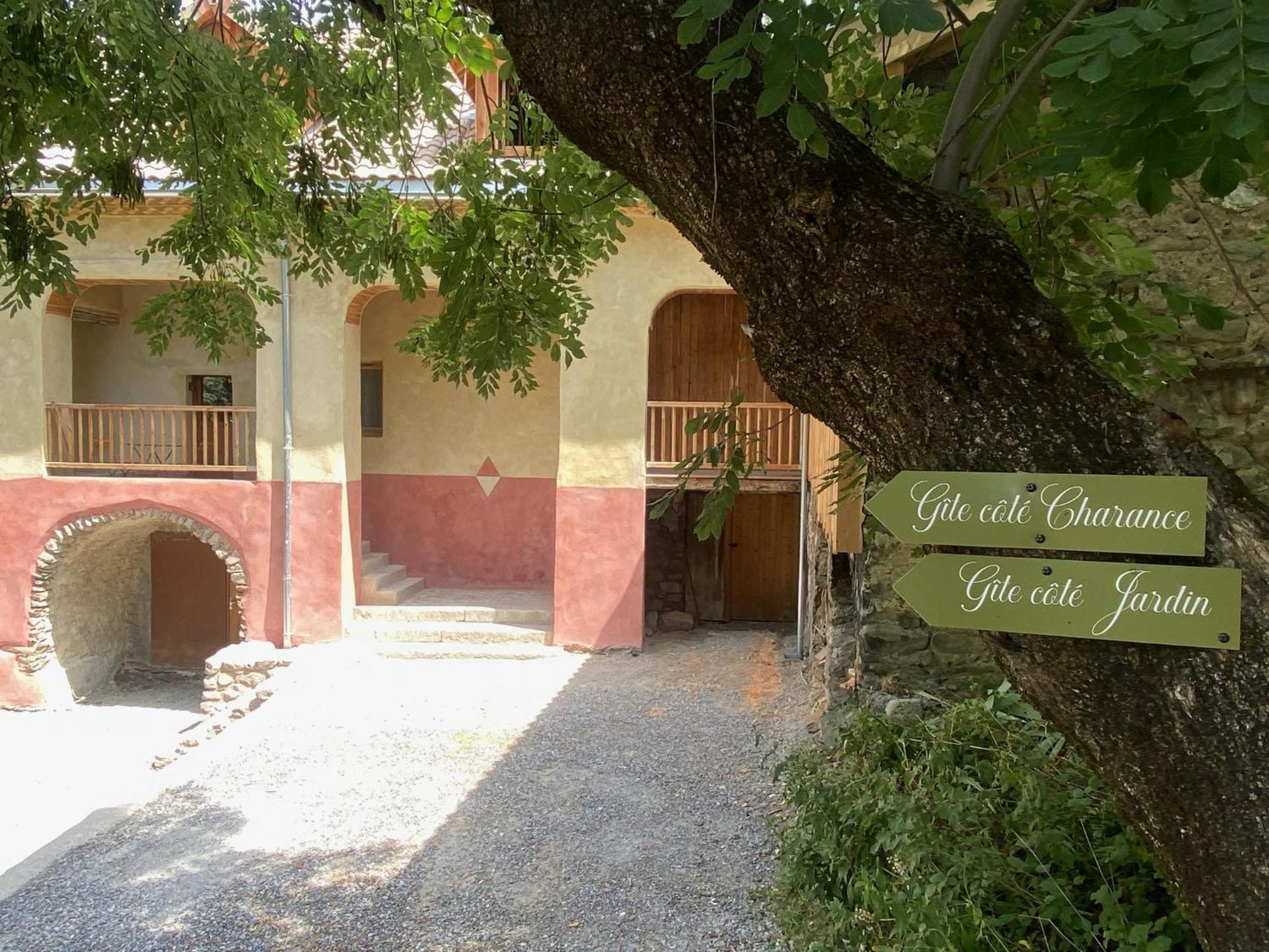 Les Cabanes Du Dauphine Et Gites A La Ferme Gap Camera foto