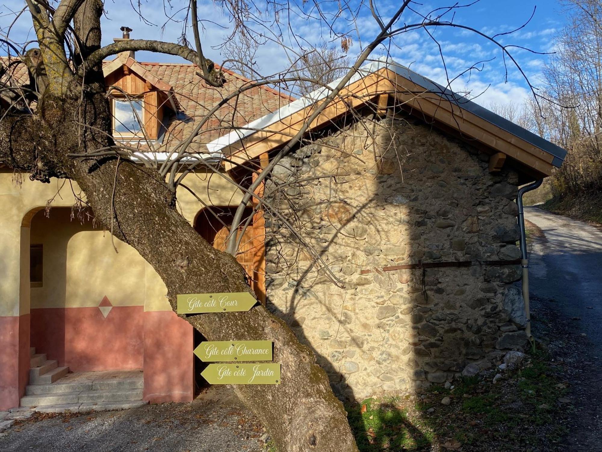 Les Cabanes Du Dauphine Et Gites A La Ferme Gap Camera foto